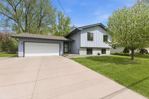 819 Grant St, Anoka, MN 55303