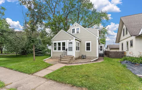 551 Pascal St N, Saint Paul, MN 55104