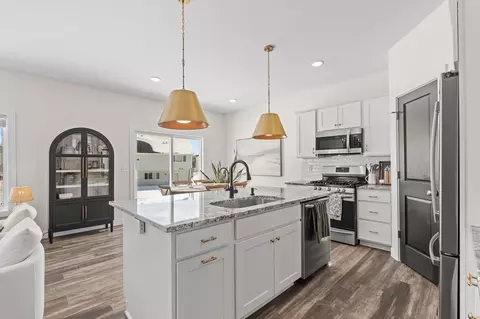 1671 Riverside Dr, Shakopee, MN 55379