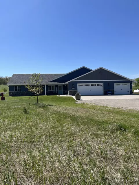 10185 440th St, Holdingford, MN 56340