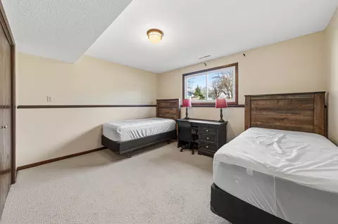 Bedroom - 1902 Brookside Dr, Albert Lea, MN 56007 photo 7 of 8