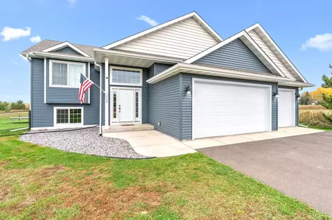 1325 Carriage Hill Dr, Hinckley, MN 55037