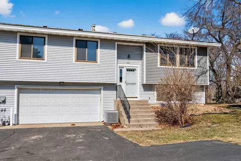 543 Clover Leaf Pkwy NE, Blaine, MN 55434