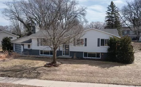 6725 Valley View Rd, Edina, MN 55439