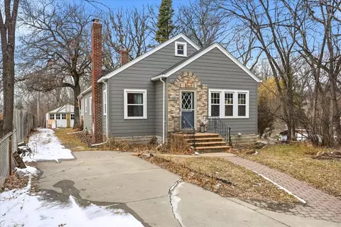 3029 Fairview Ave N, Roseville, MN 55113