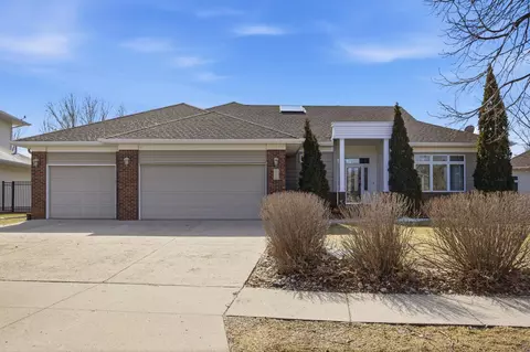 2314 Rose Creek Blvd S, Fargo, ND 58104