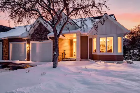 303 Sunflower Ct, Vadnais Heights, MN 55127