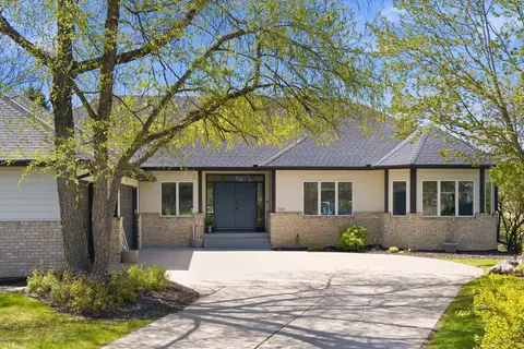 2065 Woodstone Ct, Victoria, MN 55386