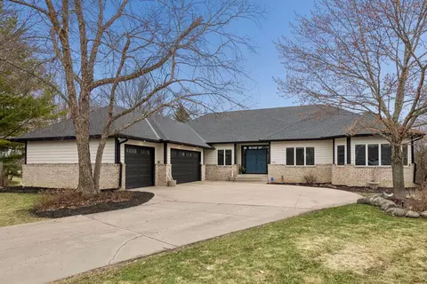 2065 Woodstone Ct, Victoria, MN 55386