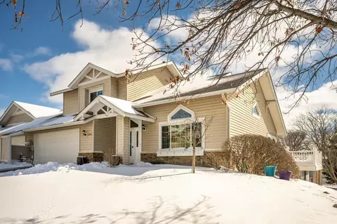 2885 Devonshire Pl, Woodbury, MN 55125