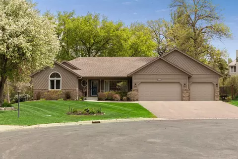 5718 Auto Club Cir, Bloomington, MN 55437