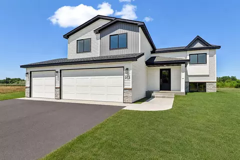 313 10th St S, Sartell, MN 56377
