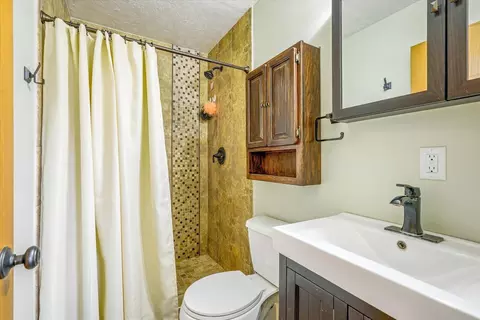 Bath - 1487 Meadow Ln, Maple Plain, MN 55359 photo 1 of 3