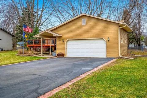 Exterior - 1487 Meadow Ln, Maple Plain, MN 55359 photo 2 of 10