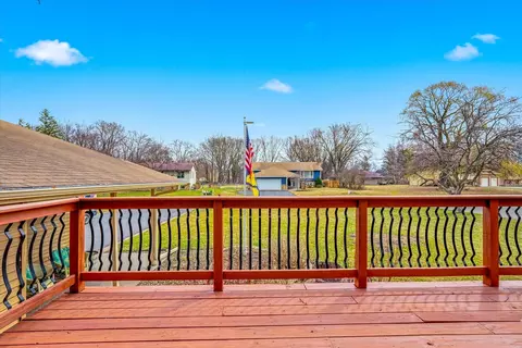 Exterior - 1487 Meadow Ln, Maple Plain, MN 55359 photo 3 of 10