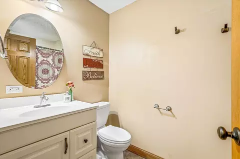 Bath - 1487 Meadow Ln, Maple Plain, MN 55359 photo 2 of 3