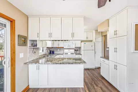 Kitchen - 1487 Meadow Ln, Maple Plain, MN 55359 photo 1 of 4