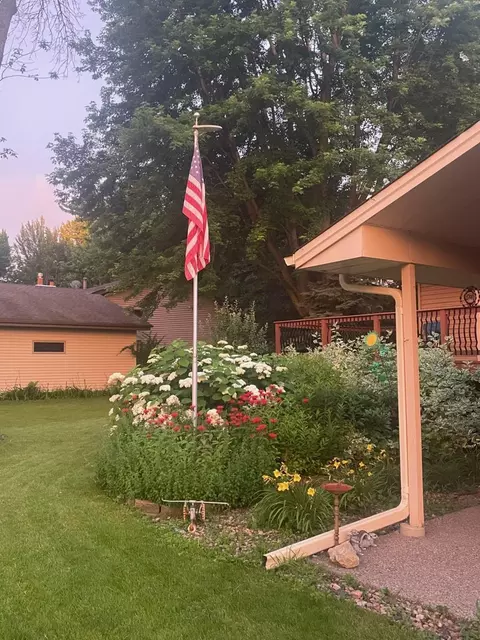 Exterior - 1487 Meadow Ln, Maple Plain, MN 55359 photo 8 of 10
