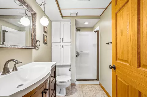 Bath - 1487 Meadow Ln, Maple Plain, MN 55359 photo 3 of 3