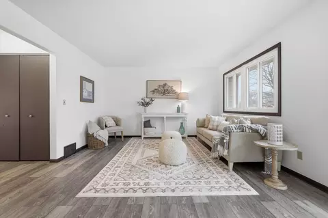 7597 Whitney Dr, Apple Valley, MN 55124