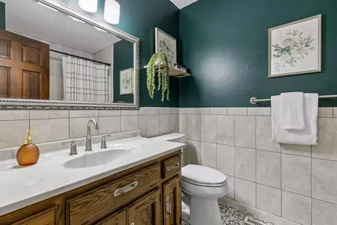Bath - 4841 Safari Ct N, Eagan, MN 55122 photo 2 of 3