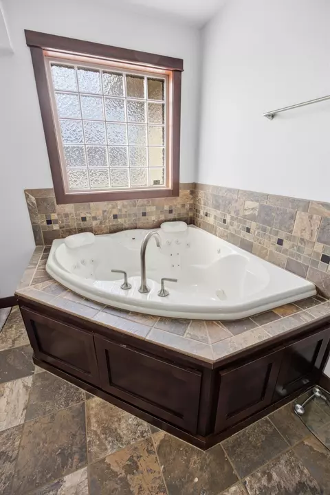 Bath - 16496 42nd St SE, Mapleton, ND 58059 photo 1 of 6