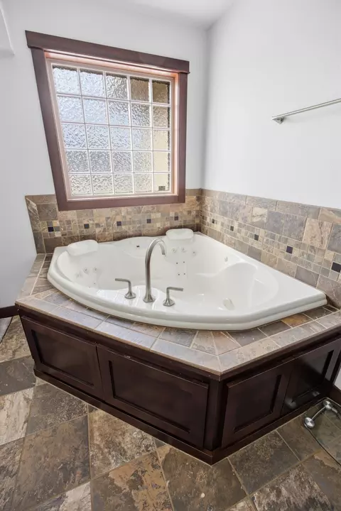 Bath - 16496 42nd St SE, Mapleton, ND 58059 photo 1 of 6