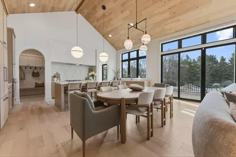 9602 Crestwood Ter, Eden Prairie, MN 55347