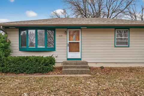 1009 Sunkist Pkwy, Brooklyn Park, MN 55444