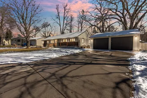 1894 Maryknoll Ave N, Maplewood, MN 55109