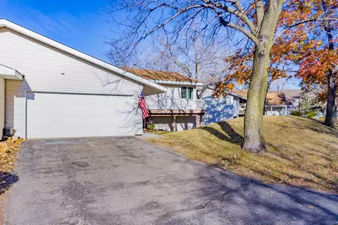7922 Timber Lake Dr, Eden Prairie, MN 55347