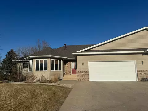 105 Priscilla Ct, Mankato, MN 56001