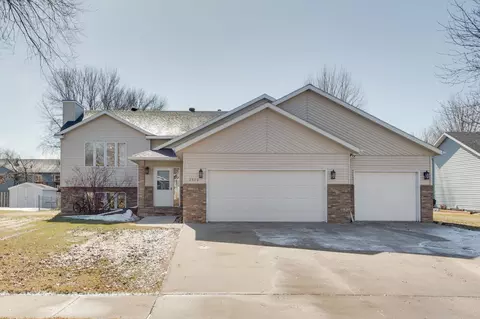2808 38th Ave S, Fargo, ND 58104