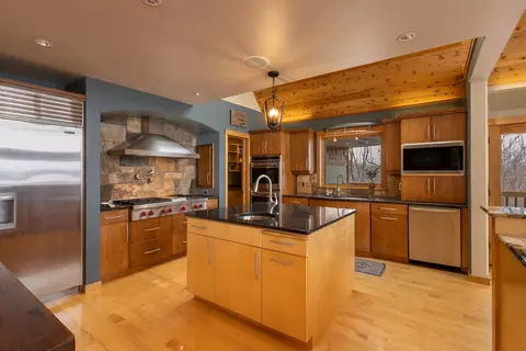 Kitchen - 25809 Emerald Dr, Pelican Rapids, MN 56572 photo 3 of 4
