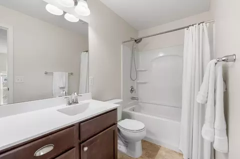 Bath - 19261 Paddock Ln, Corcoran, MN 55340 photo 3 of 6