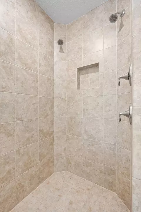 Bath - 19261 Paddock Ln, Corcoran, MN 55340 photo 2 of 6