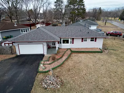 7121 W Palmer Lake Cir, Brooklyn Center, MN 55429