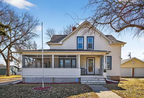 473 W 4th St, Zumbrota, MN 55992