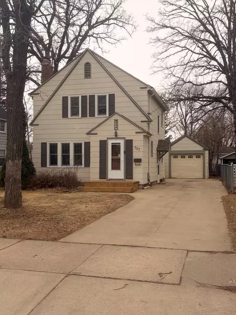 707 11th St NW, Austin, MN 55912
