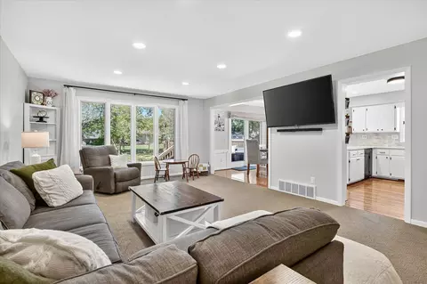 2405 Quinwood Ln N, Plymouth, MN 55441