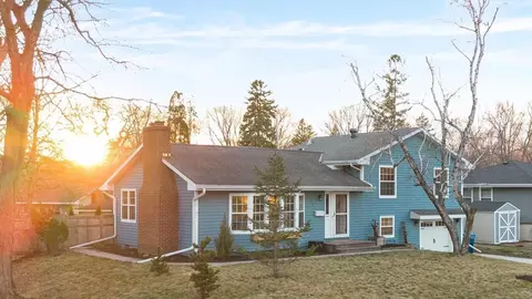 2164 Overlook Dr, Bloomington, MN 55431