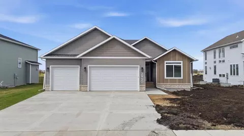 2950 Prairie Farms Cir S, Fargo, ND 58104