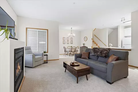 3884 Abercrombie Ln, Stillwater, MN 55082
