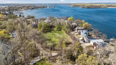 185 Lakeview Ave, Excelsior, MN 55331