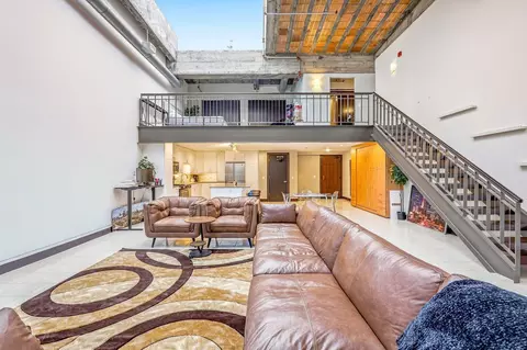 214 4th St E #213, Saint Paul, MN 55101