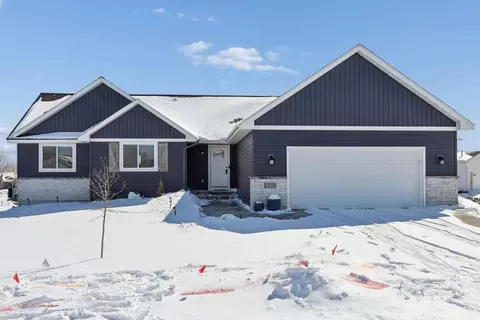 1100 Susan Ln, Roberts, WI 54023