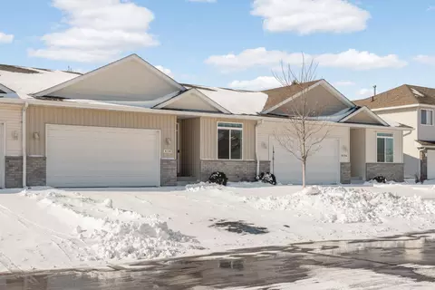 4130 Blakewood Dr, Shakopee, MN 55379