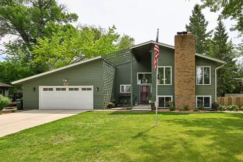 615 Lakewood Dr SW, Hutchinson, MN 55350