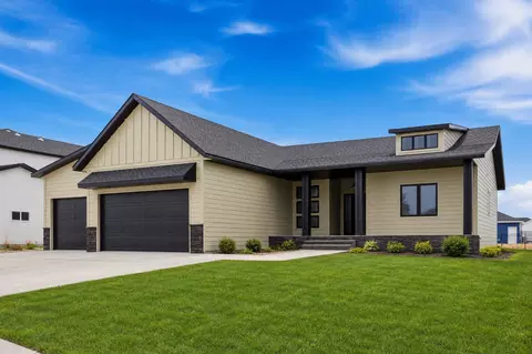 Exterior - 4270 Bristlecone Loop S, Fargo, ND 58104 photo 2 of 3