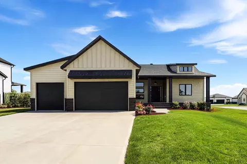 4270 Bristlecone Loop S, Fargo, ND 58104